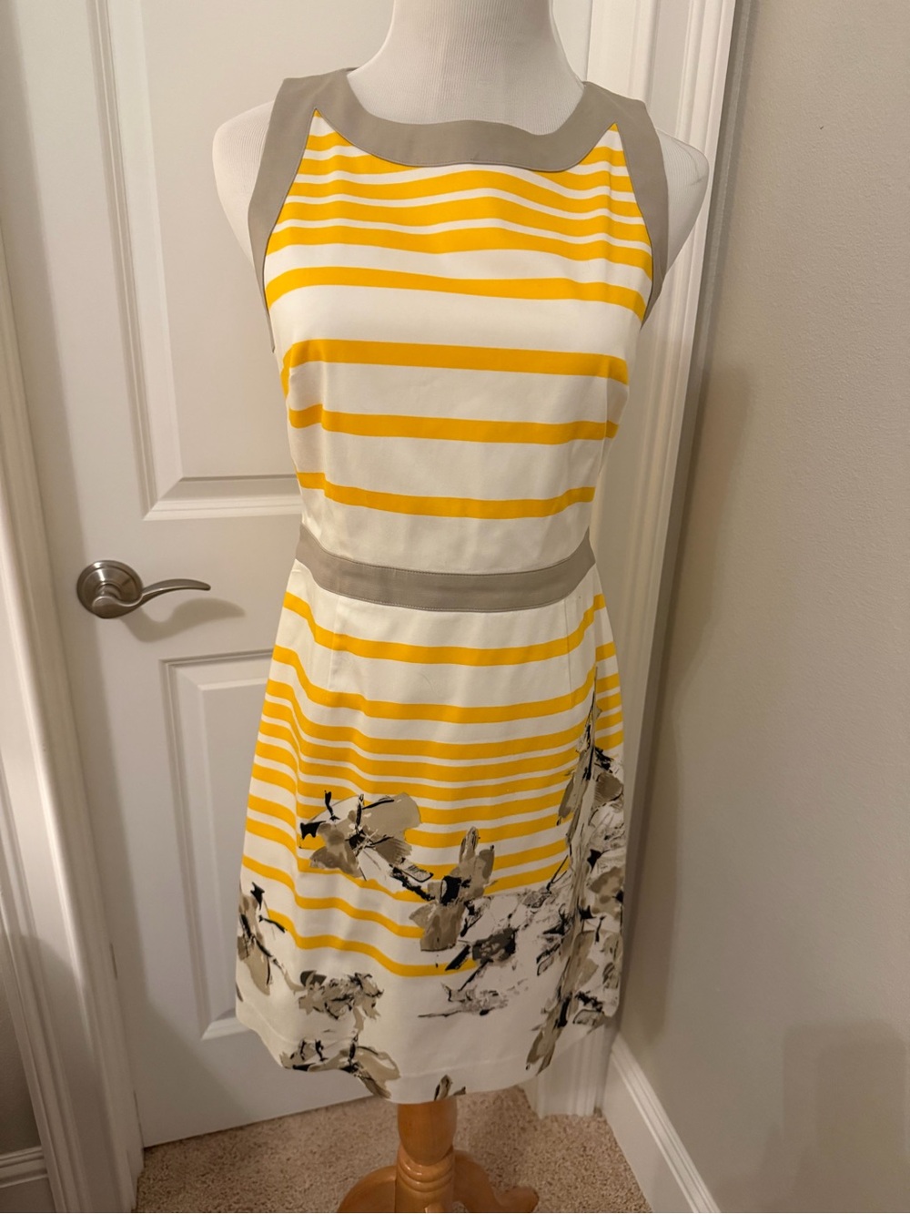 T Tahari Yellow and Cream Striped Floral Midi Dress.   Size 4